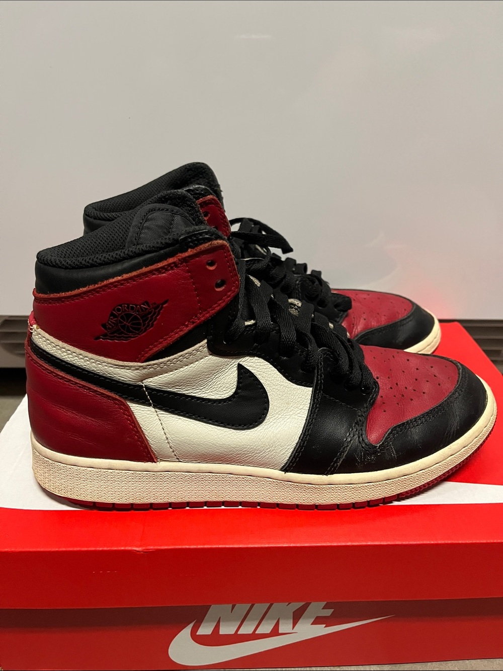 Nike Air Jordan 1 High Top - Black/Red/White